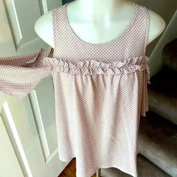 Size M Lauren Conrad ruffle front cold shoulder top - Picture 1 of 5